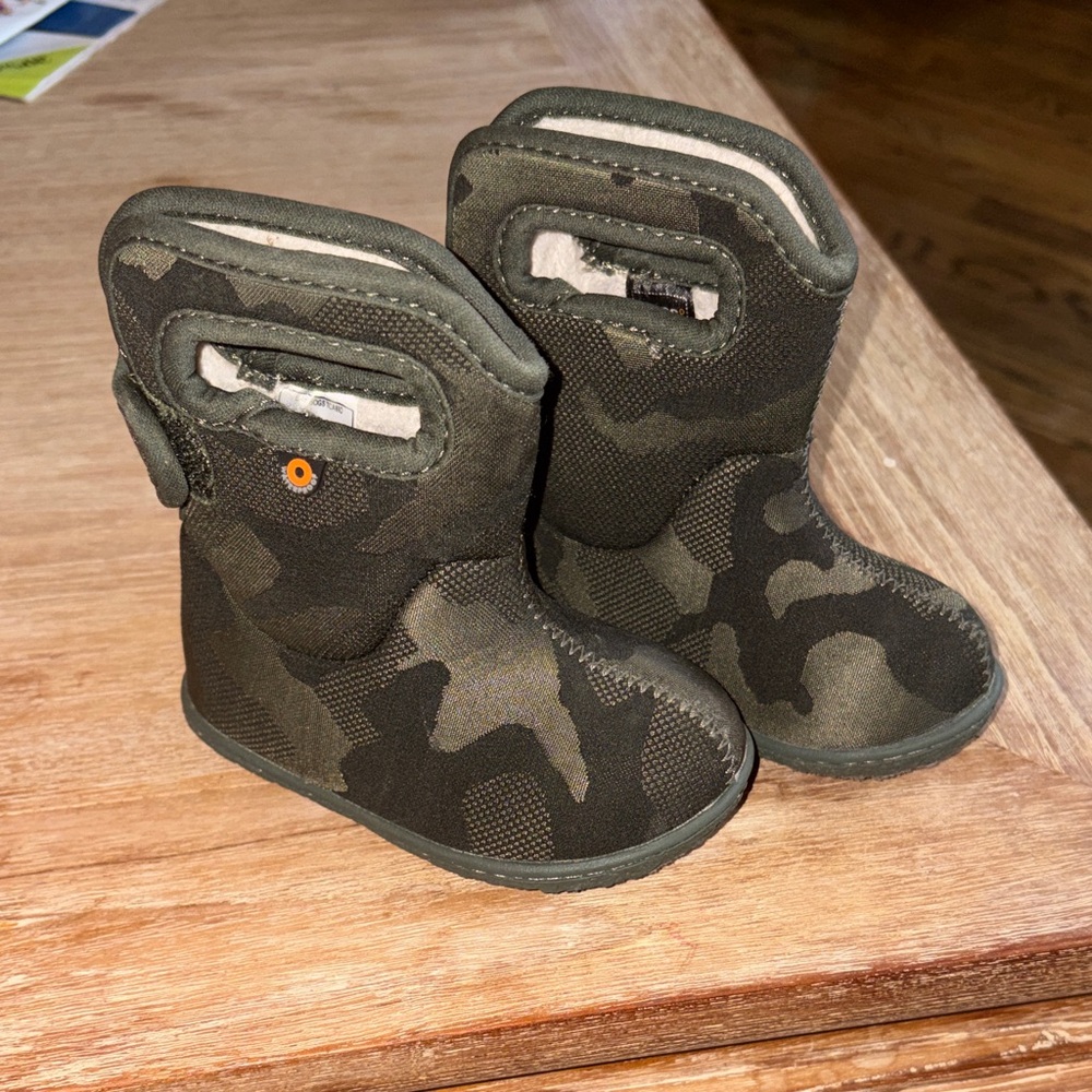 Bogs II Toddler Camouflage Boots size 4